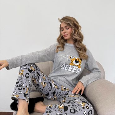Soft & Warm Leo Print Pajama Set, Cozy Grey Cotton Fleece Sleepwear With Print, Cute Animal Print Pjs, Gift For Her, Long Sleeve Pajama Set